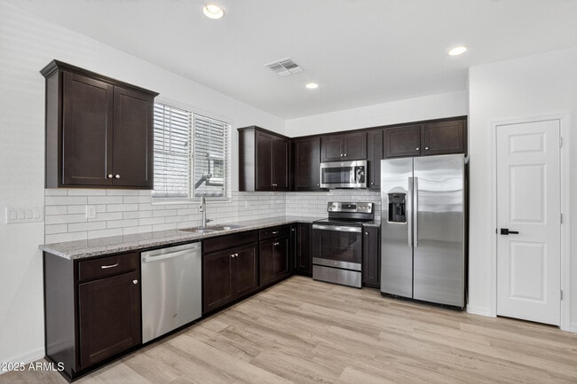 Building Photo - 1218 W Sparrow Dr