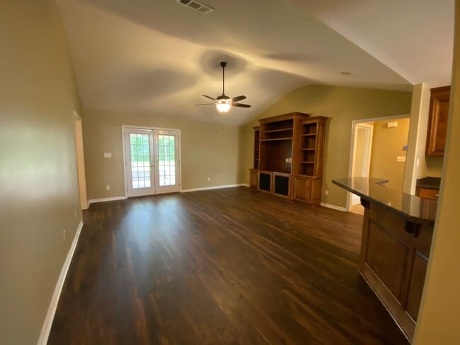 Building Photo - 5618 Emily Ln