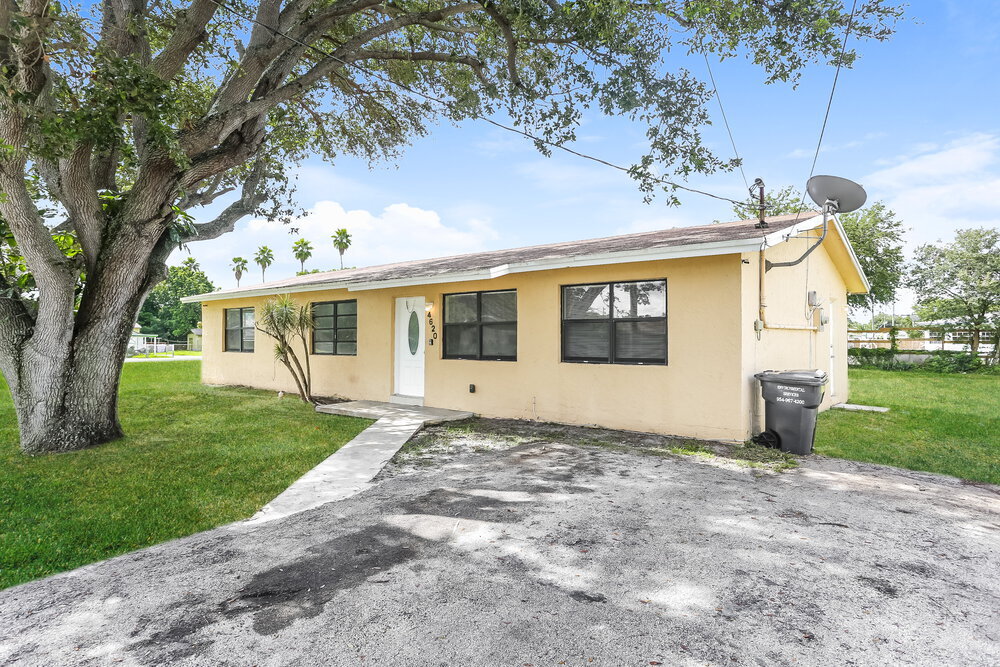 Building Photo - 4620 SW 23rd St