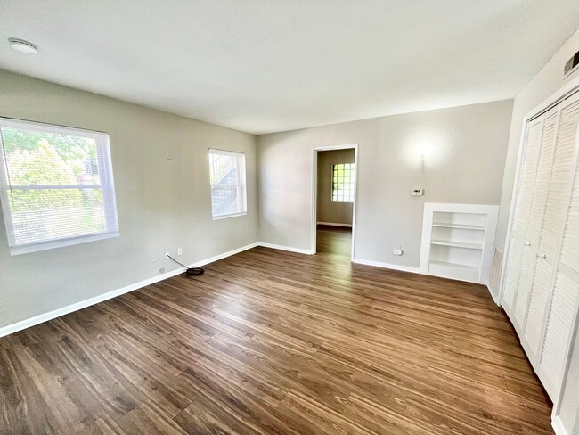 Building Photo - 112 Shepherd Ave