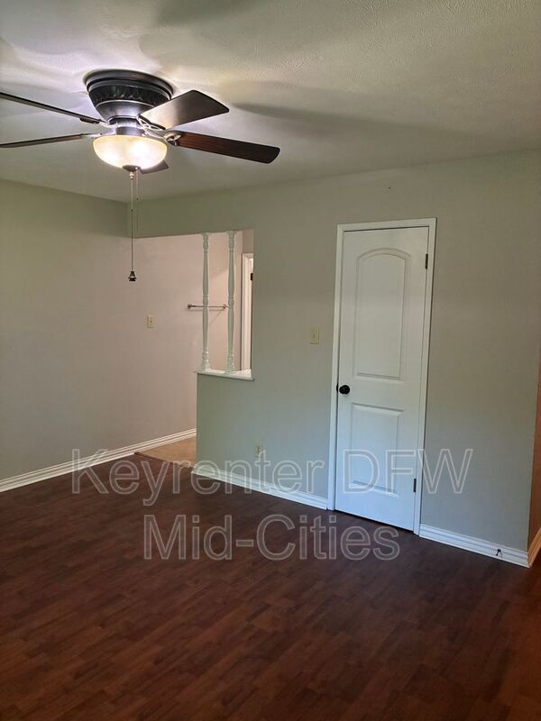 Building Photo - 3801 Hackberry Ln