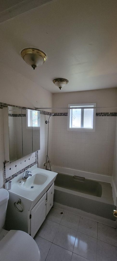 Building Photo - 3BR/ 3 BA Perry District Single Family Home