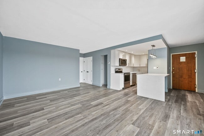 Building Photo - 60 Strawberry Hill Ave