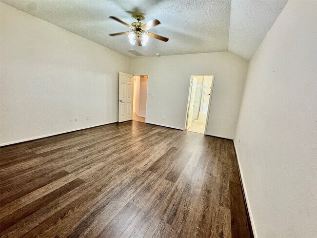 Building Photo - 20303 Misty Cove Dr