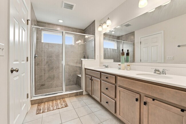 Building Photo - 3303 Trillium Cir
