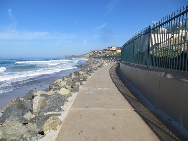 Building Photo - Ocean Views, Fully Remodeled Kitchen,Iconi...