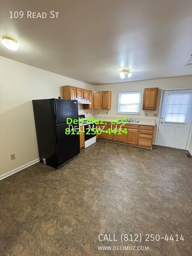 Building Photo - 109 Read St