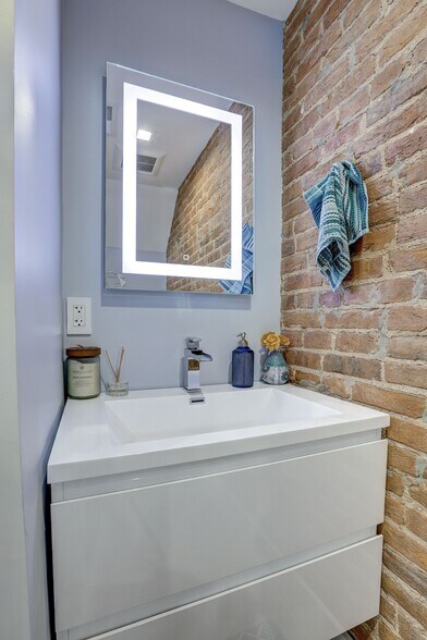 Building Photo - 1745 11th St NW