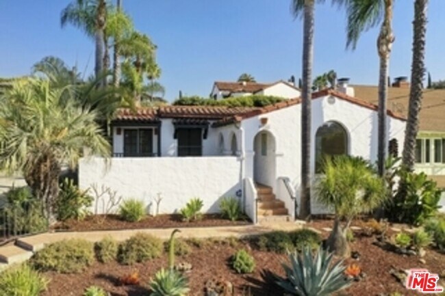 Building Photo - 2634 Lakewood Ave N