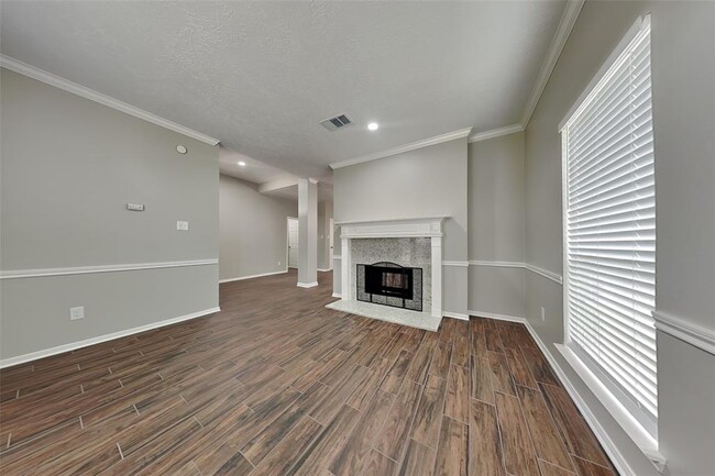 Building Photo - 8523 Discus Dr