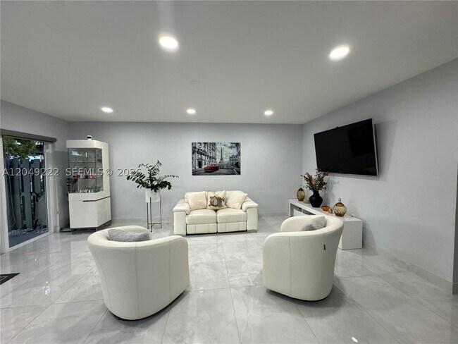 Building Photo - 9368 SW 146th Pl