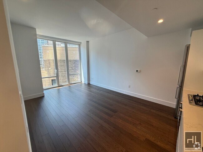 Building Photo - 222 E 44th St