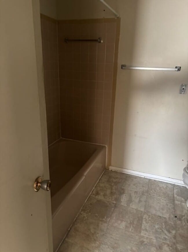 Building Photo - VERY NICE HOME IN THE RIDGECREST AREA. PETS NEGOTIABLE WITH OWNERS APPROVAL