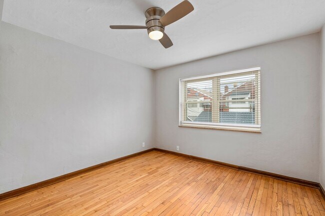 Building Photo - 5823 Lindenwood Ave