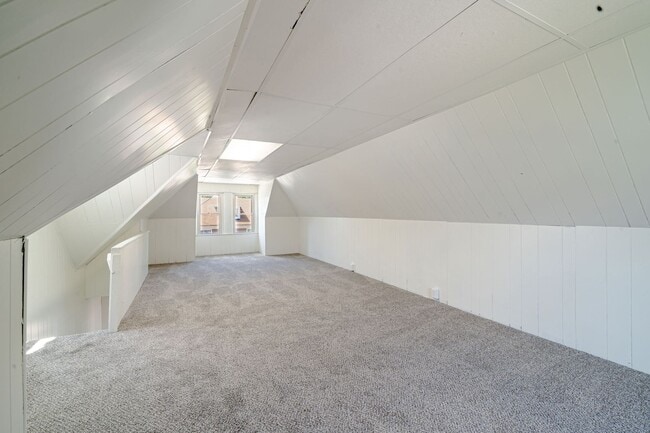 Building Photo - Fresh 3 bedroom home in Jeannette availabl...