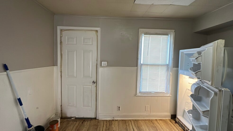 Building Photo - 10179 Mayfair Dr