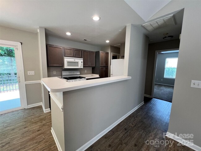 Building Photo - 209 Indian Paint Brush Dr