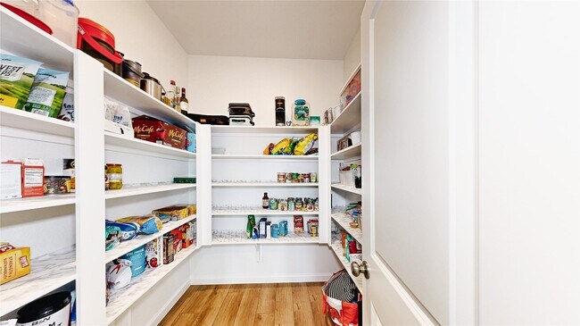 Building Photo - 711 Hooks Trl