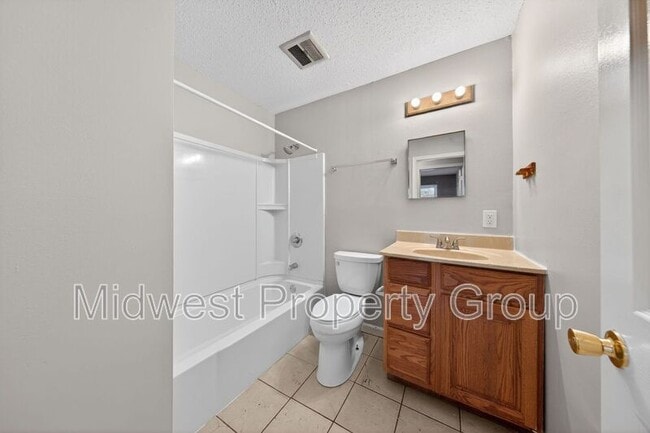 Building Photo - 2244 Millvalley Dr