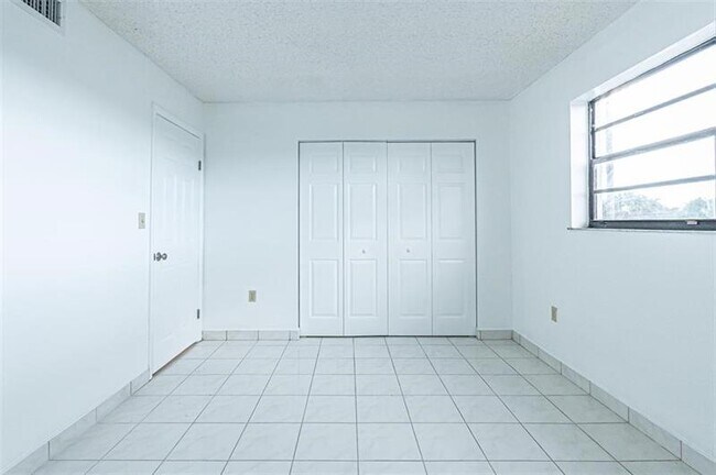 Building Photo - 1470 W 41st St
