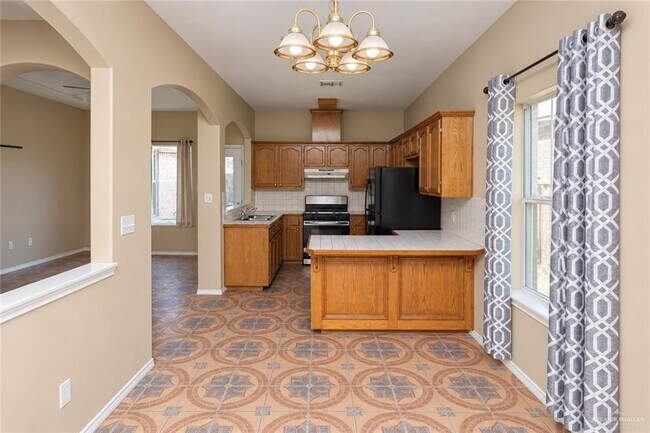 Building Photo - 708 W 24th Pl