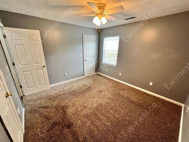 Building Photo - 903 Gordon St