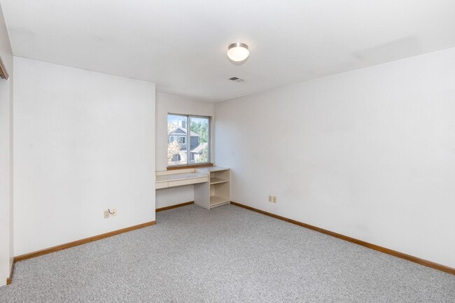 Building Photo - 4 Bedrooms, each with Ensuite Bathrooms!