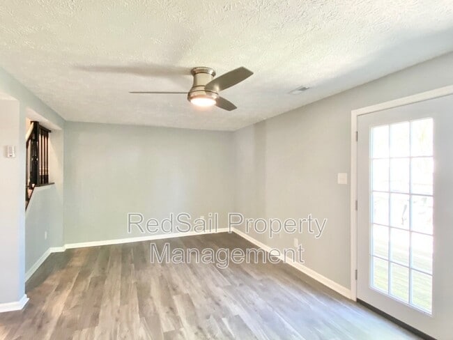 Building Photo - 30 Lucinda Ct