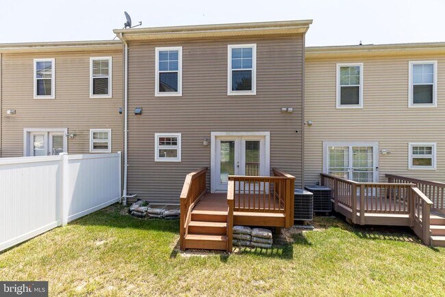 Building Photo - 427 Woodcrest Dr SE