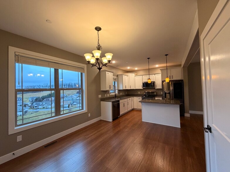 Building Photo - 746 Golden Spring Dr