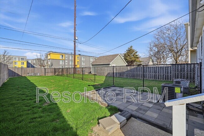 Building Photo - 1622 Yandes St