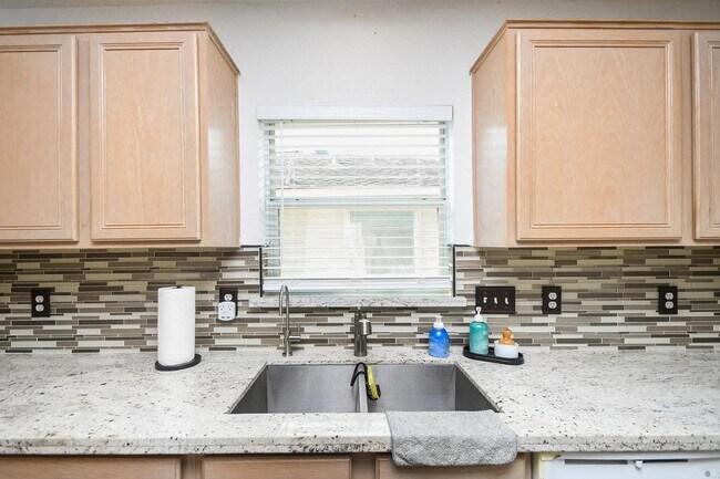 Building Photo - 20506 Lantern Springs Ln