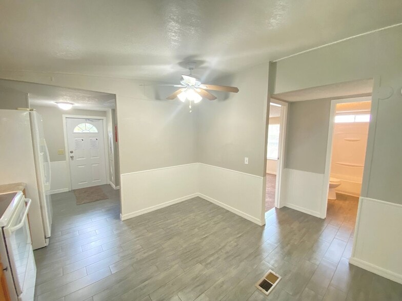 Building Photo - Charming 3-Bedroom, 2-Bath Home with Fence...