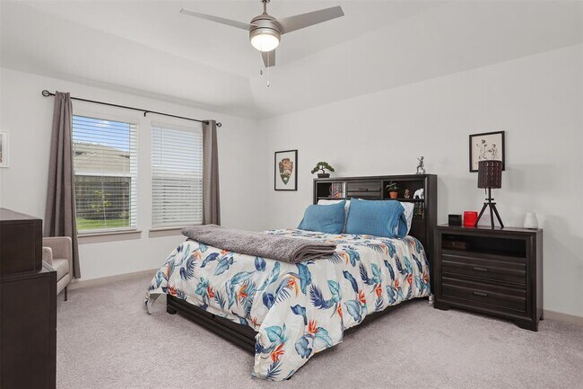 Building Photo - 2709 Golden Palms Ln