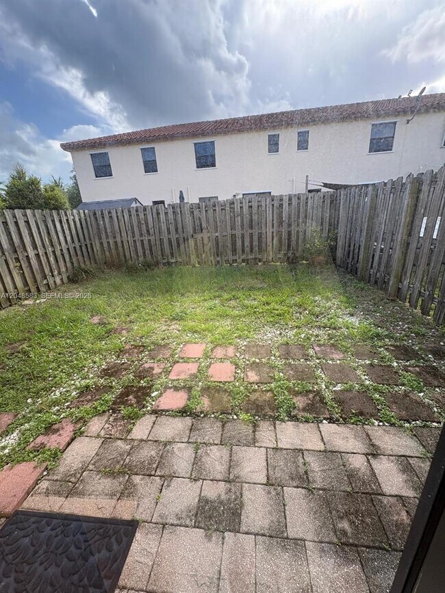 Building Photo - 17460 SW 153rd Ave