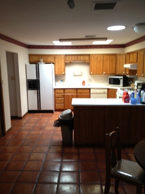 Building Photo - 3 Bed 2 Bath Home