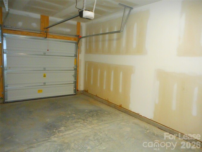 Building Photo - 2723 Yeager Dr NW