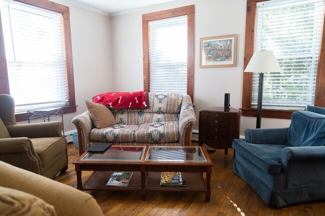 Building Photo - 180 Highland St