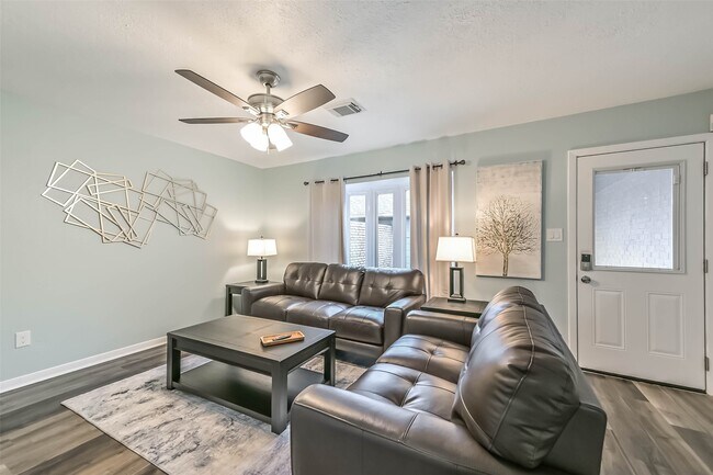 Building Photo - 1415 Ramada Dr