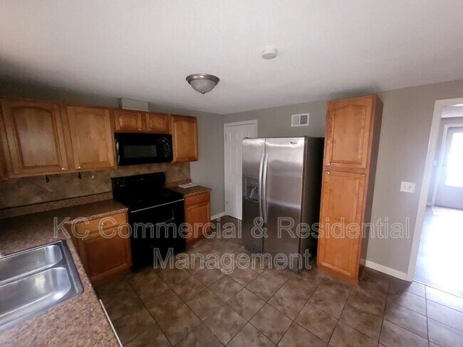 Building Photo - 11400 N Charlotte St