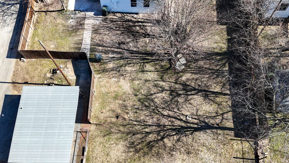 Building Photo - 1312 S Travis St