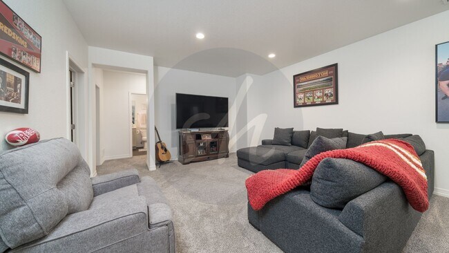 Building Photo - Beautiful Rancher in Cumbre Vista