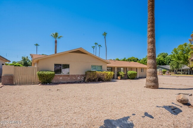Building Photo - 6839 E Montecito Ave