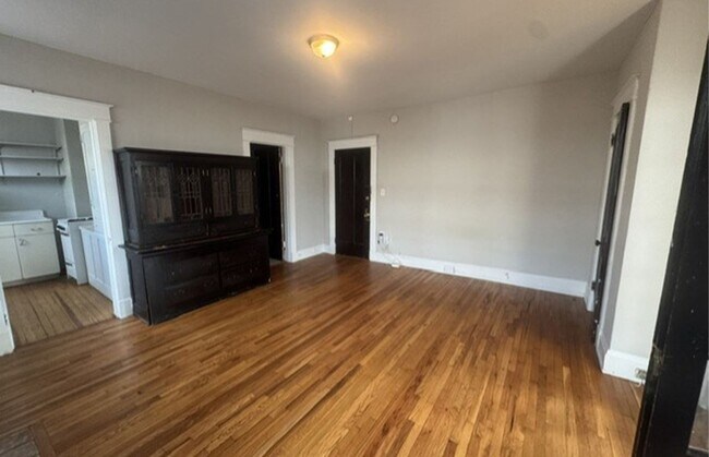 Building Photo - 3027 Clifton Ave