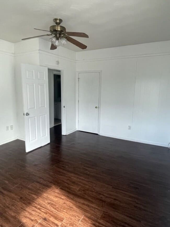 Building Photo - FOR RENT WILLOUBHY AREA!