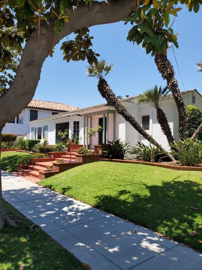 Building Photo - Coronado Single Level Home On Corner Lot