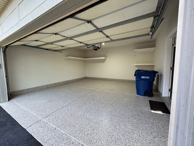 Building Photo - 2268 Vanderbilt Dr