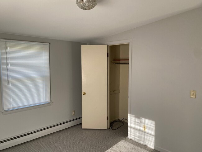 Building Photo - 266 Maple Tree Hill Rd