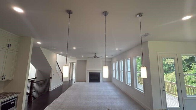 Building Photo - 5365 Travers Ln