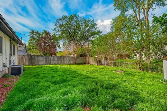 Building Photo - 1806 Golden Oak Ln